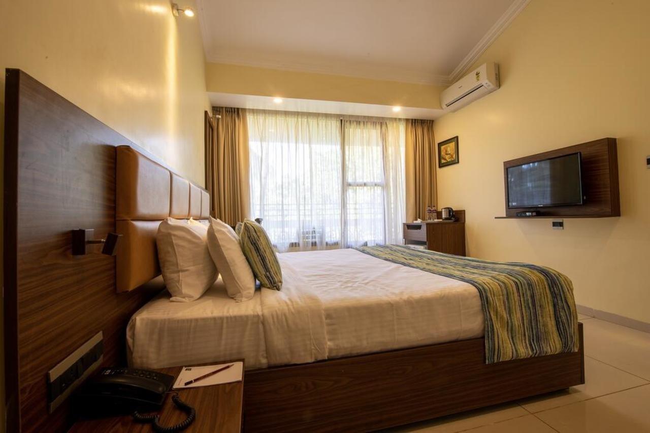 Clarion Hotel Ocean Palms Goa Calangute Exterior photo